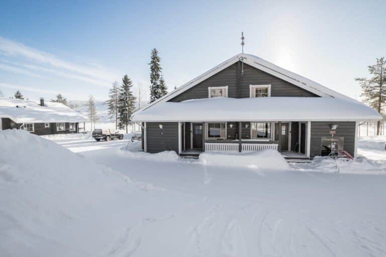 AURINKO-SAAGA 4 PARITALO