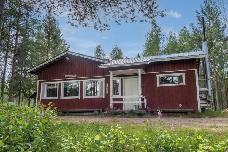 KOHINA METSÄSTYSMAJA ERÄKÄMPPÄ