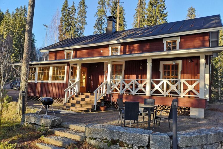 MUSTALAHDEN MAKASIINI