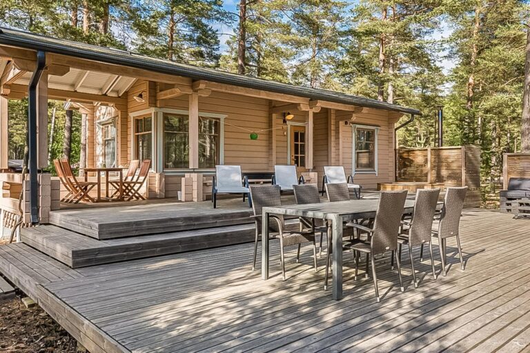 HIEKKALINNA 12