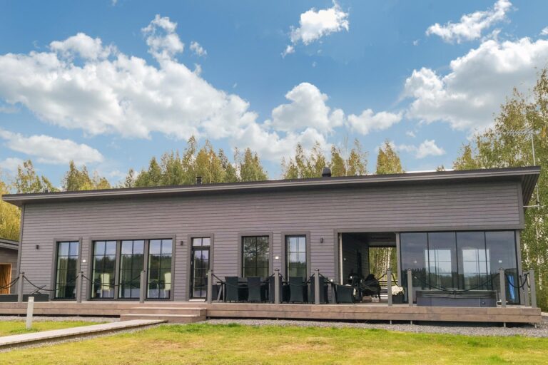 VILLA KARHENTIMANTTI